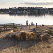 Goda Exempel på träbyggnad i stad, park och infrastruktur